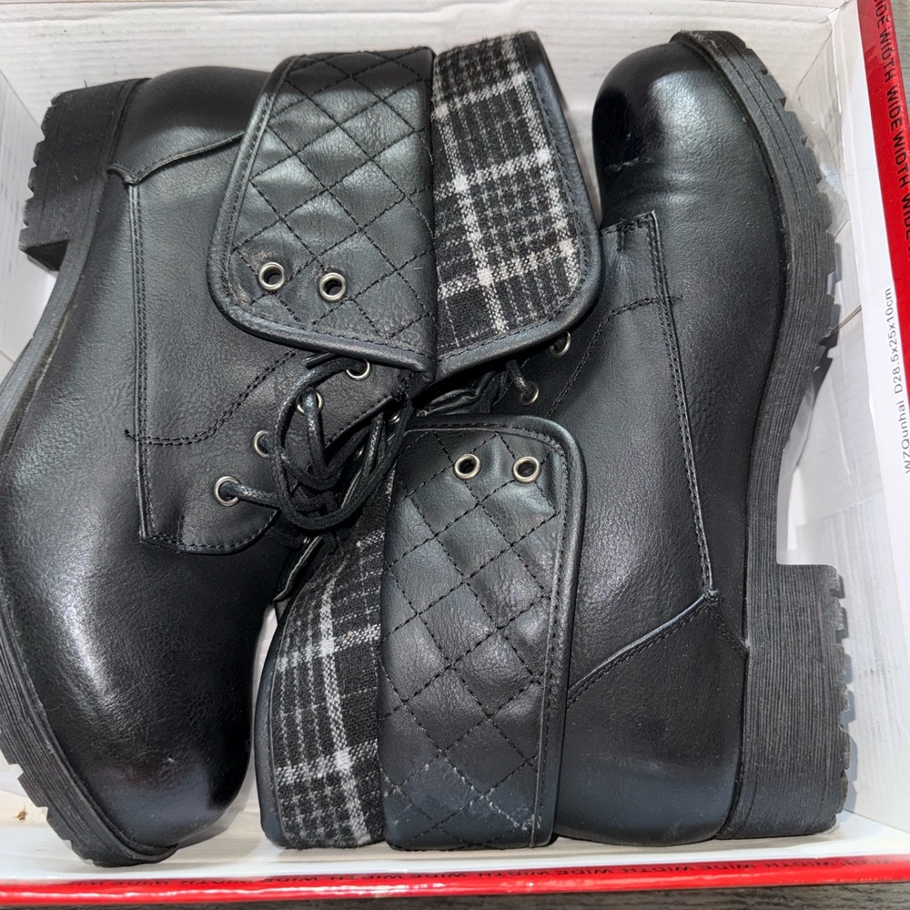 Black Quilted Boots 🖤